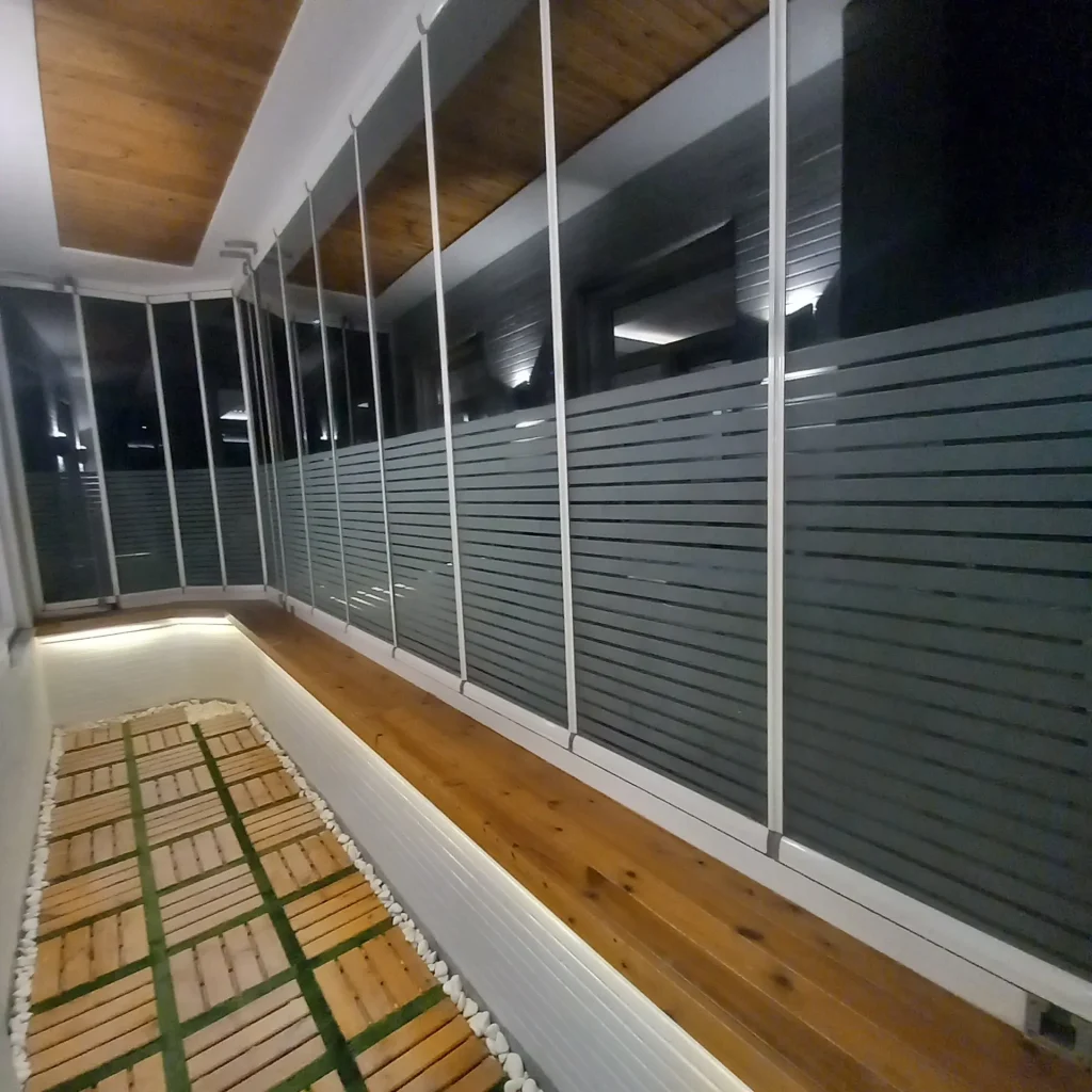 folding-glass-balcony-tabriz1