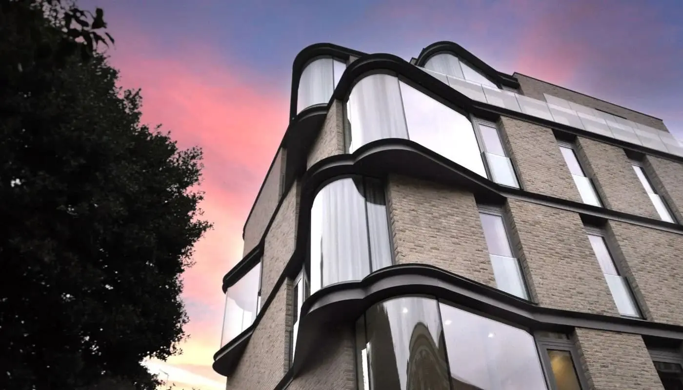 شیشه خم نمای ساختمان‌های مدرن